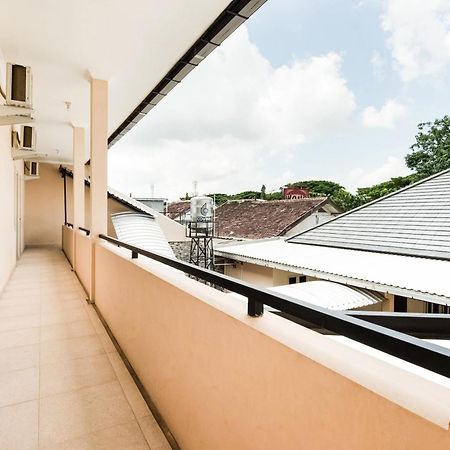 泗水 Oyo Life 3398 Griya Rm 19 Syariah酒店 外观 照片