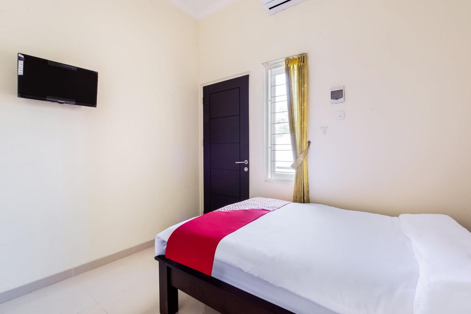泗水 Oyo Life 3398 Griya Rm 19 Syariah酒店 外观 照片