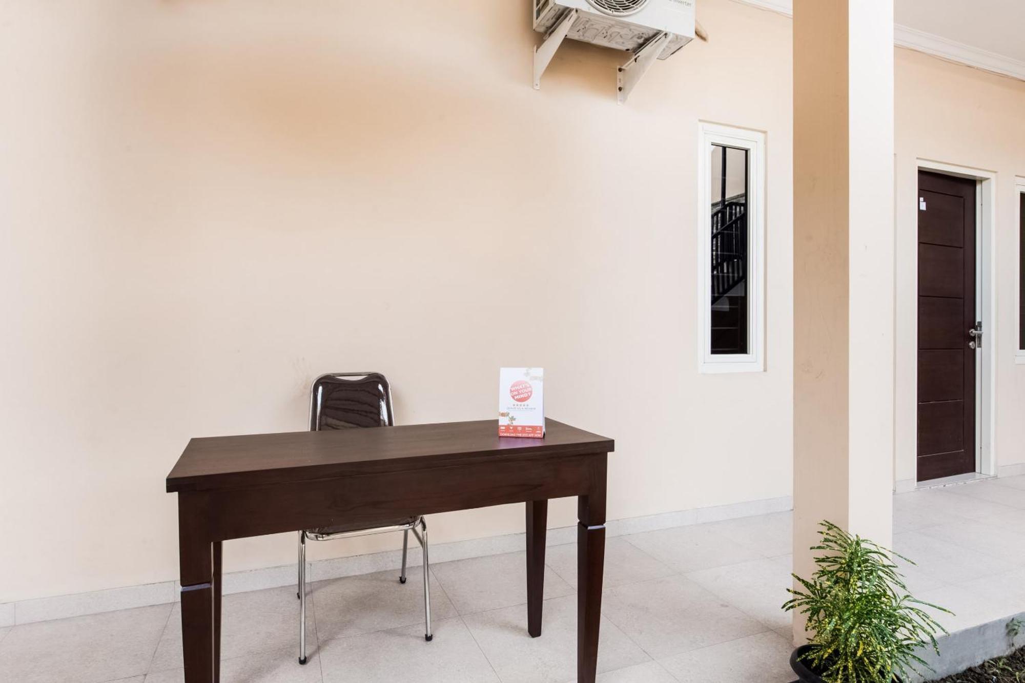 泗水 Oyo Life 3398 Griya Rm 19 Syariah酒店 外观 照片